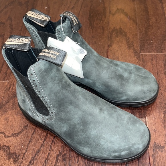 NWT BLUNDSTONE 1630 WOMEN'S ORIGINALS
HIGH TOP BOOTS - RUSTIC BLACK - Picture 8 of 8